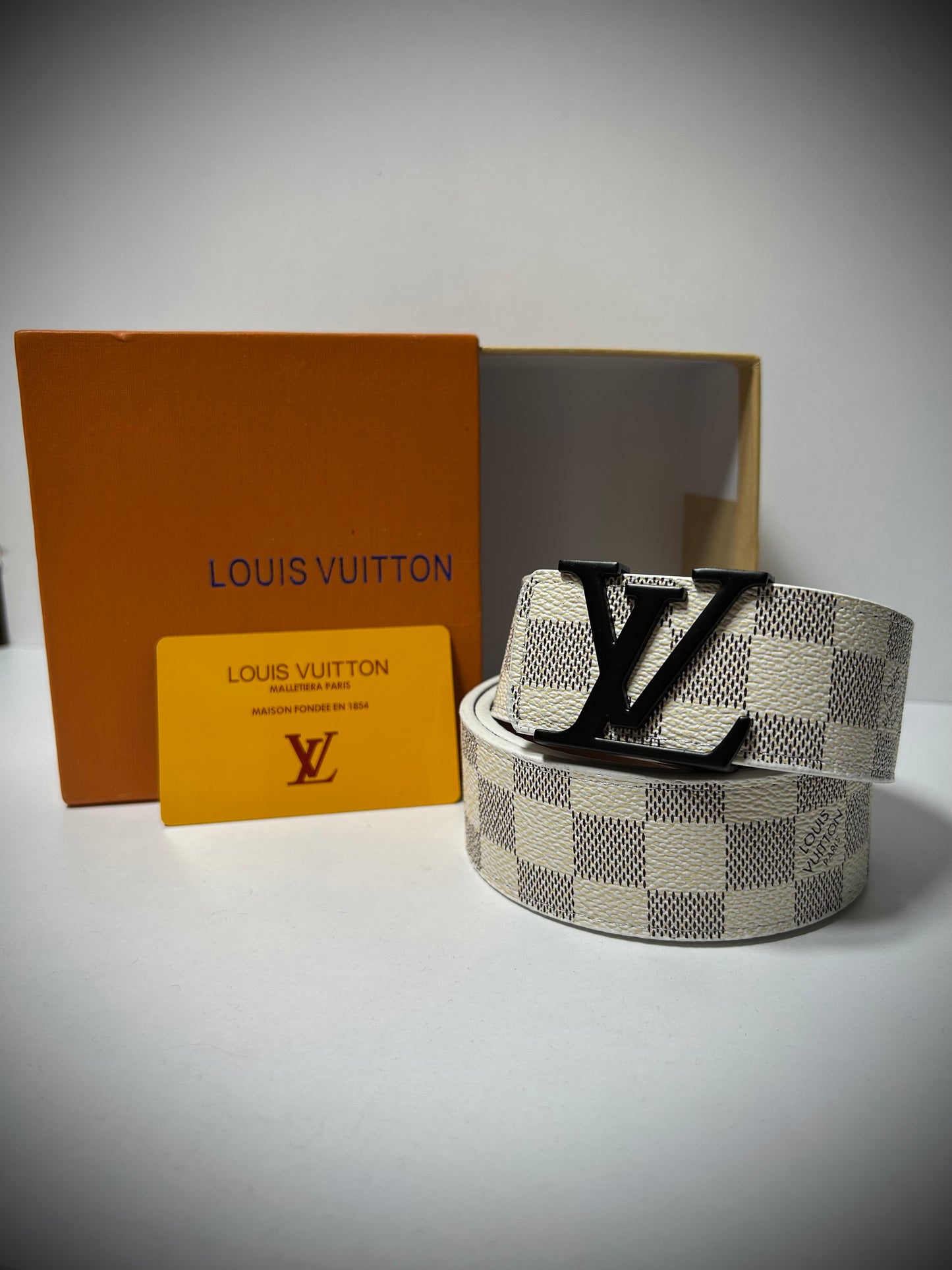 Curea Louis Vuitton Beige